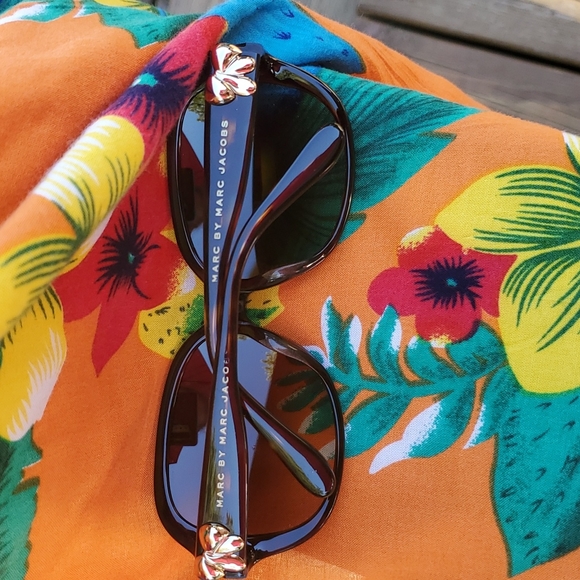 💥💥SOLD💥💥MARK JACOBS SUNGLASSES - Picture 7 of 7